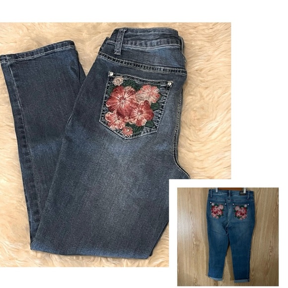 Earl Jeans Floral Embroidered Blue Cropped Ankle Jeans - Picture 1 of 7